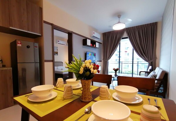 Apartment, 3 Bedrooms (2F 2813) | Living area | 40-inch flat-screen TV with cable channels, TV