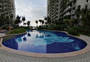 Outdoor pool - Forest City Ataraxia Park 2 by Wastone (Gelang Patah)