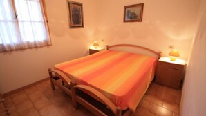 Room - Elegant villa on the ground floor with large garden, beautiful porch with grill (Lido delle Nazioni)