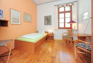 1 bedroom, in-room safe, WiFi, bed sheets