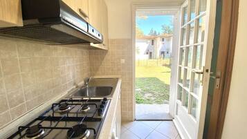 Fridge, stovetop, cookware/dishes/utensils