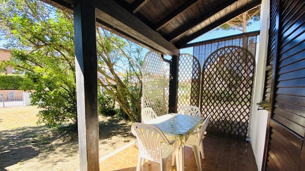 Outdoor dining - Detached house with 8 beds, 2 gardens, 300 meters from the sea, barbecue (Lido delle Nazioni)