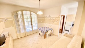 Interior - Detached house with 8 beds, 2 gardens, 300 meters from the sea, barbecue (Lido delle Nazioni)