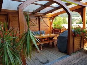 Outdoor dining - Vacation apartment at the Rain in the southern Black Forest - top equipment (Winden im Elztal)