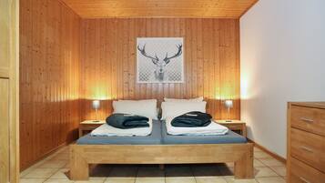 2 bedrooms, in-room safe, iron/ironing board, travel crib