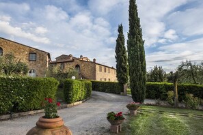 Property grounds - Lodging in Tuscany,pool,children pool,Aircon,family and children friendly (Montaione)