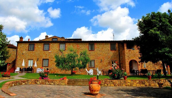 Exterior - Lodging in Tuscany,pool,children pool,Aircon,family and children friendly (Montaione)