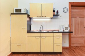 Køleskab, mikrobølgeovn