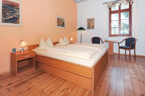 1 bedroom, in-room safe, WiFi, bed sheets