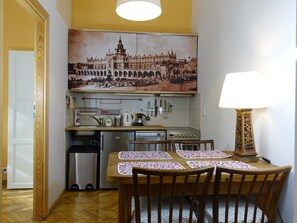 Appartement, 1 slaapkamer | Dineren op de kamer