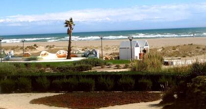 Very nice studio facing the sea