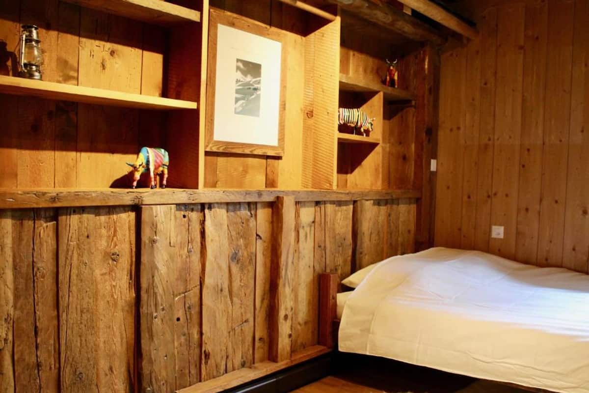 Minibar, soundproofing, cribs (surcharge), rollaway beds (surcharge)