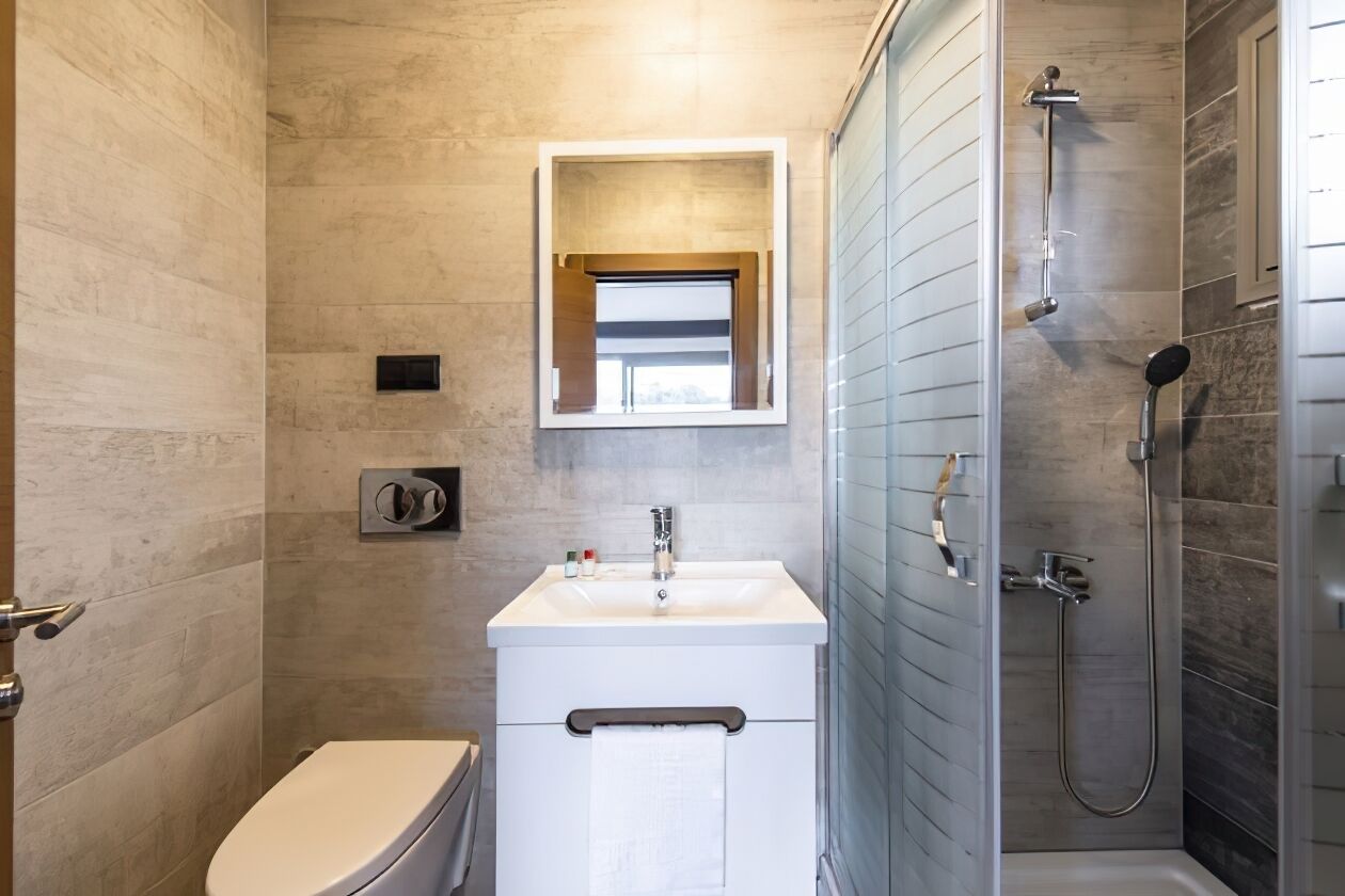 shower, free toiletries, hair dryer, slippers