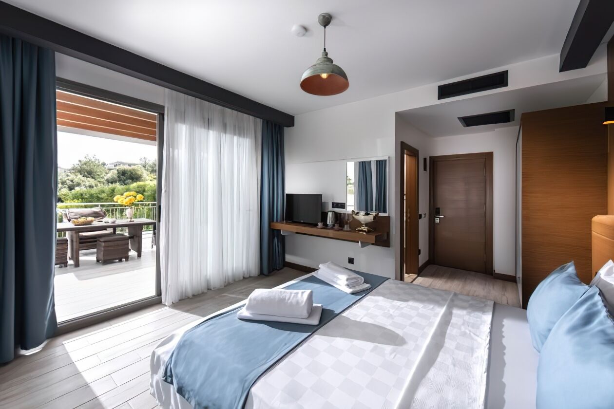 1 bedroom, premium bedding, minibar, in-room safe