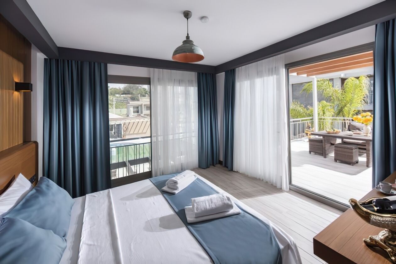 1 bedroom, premium bedding, minibar, in-room safe