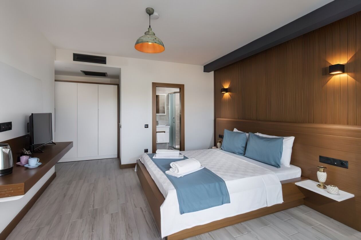 1 bedroom, premium bedding, minibar, in-room safe