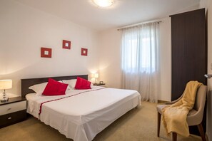3 bedrooms, iron/ironing board, WiFi