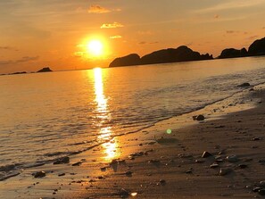 Beach nearby, white sand - Kame Kame House (Tokashiki)