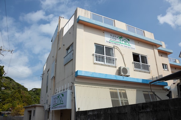 A multi-story building with a sign indicating it is a hotel.