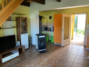 Réfrigérateur, four à micro-ondes, un four, lave-vaisselle