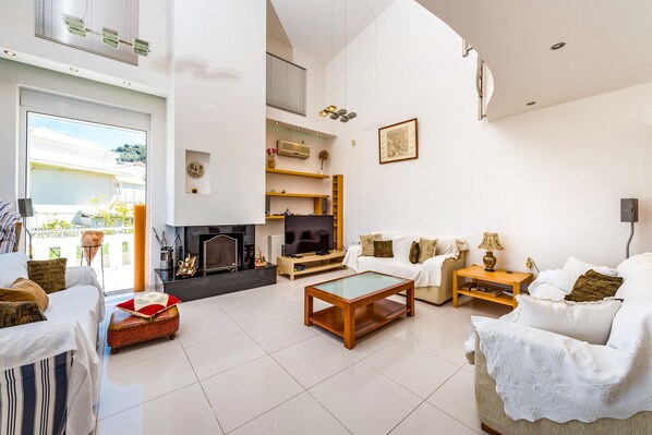 Superior House | Living area