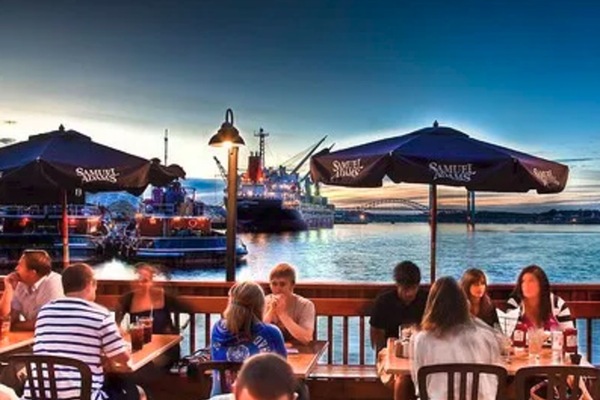 Dining on the Waterfront in Portsmouth, N. H.