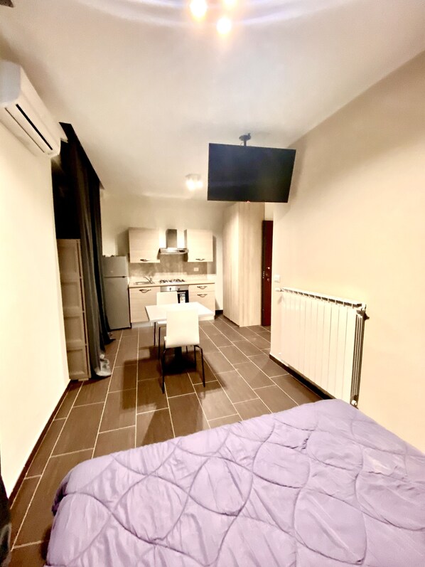 Business Apartment | Premium bedding, memory foam beds, in-room safe, soundproofing - Hermoso Housing HH Valenza (Valenza)