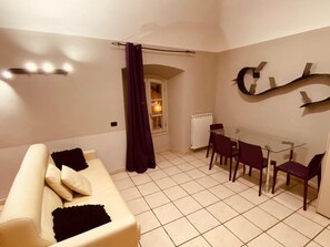 Standard Apartment | Living area - Hermoso Housing HH Valenza (Valenza)