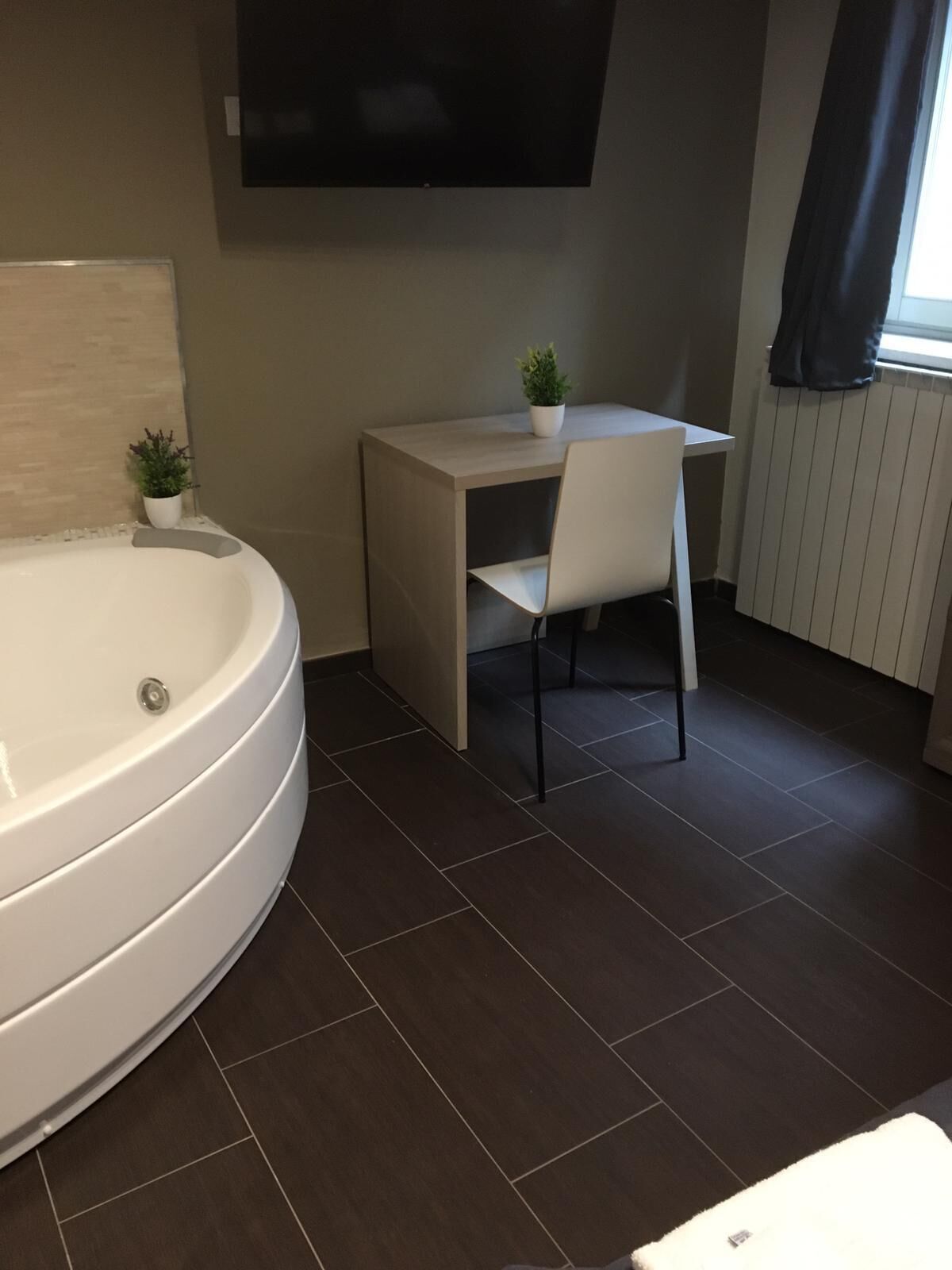 Standard Room | Bathroom
