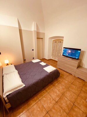 Standard Room | Premium bedding, memory foam beds, in-room safe, soundproofing - Hermoso Housing HH Valenza (Valenza)