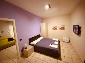 Standard Apartment | Premium bedding, memory foam beds, in-room safe, soundproofing - Hermoso Housing HH Valenza (Valenza)
