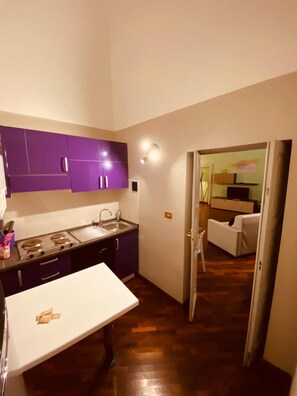 Superior Apartment | Private kitchen | Cookware/dishes/utensils - Hermoso Housing HH Valenza (Valenza)