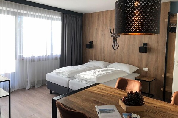 Studio, Balkon | 2 Schlafzimmer, kostenloses WLAN