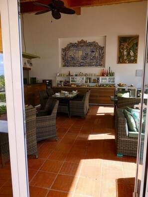 Desayuno buffet incluido todos los días