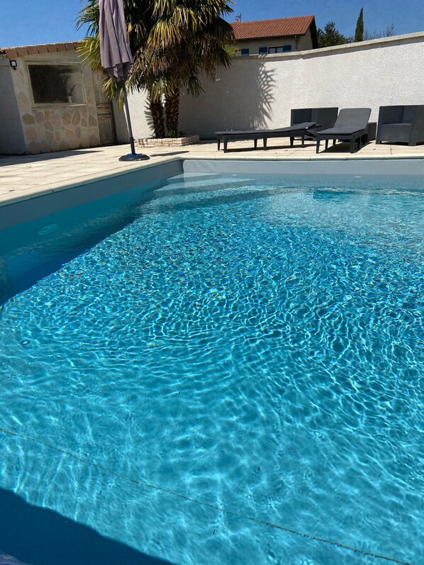 Outdoor pool, a heated pool - Whole house 8 pl 4 bd near Peaugres zoo with swimming pool  (Anneyron)