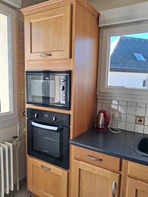 冰箱、微波炉、烤箱、炉灶