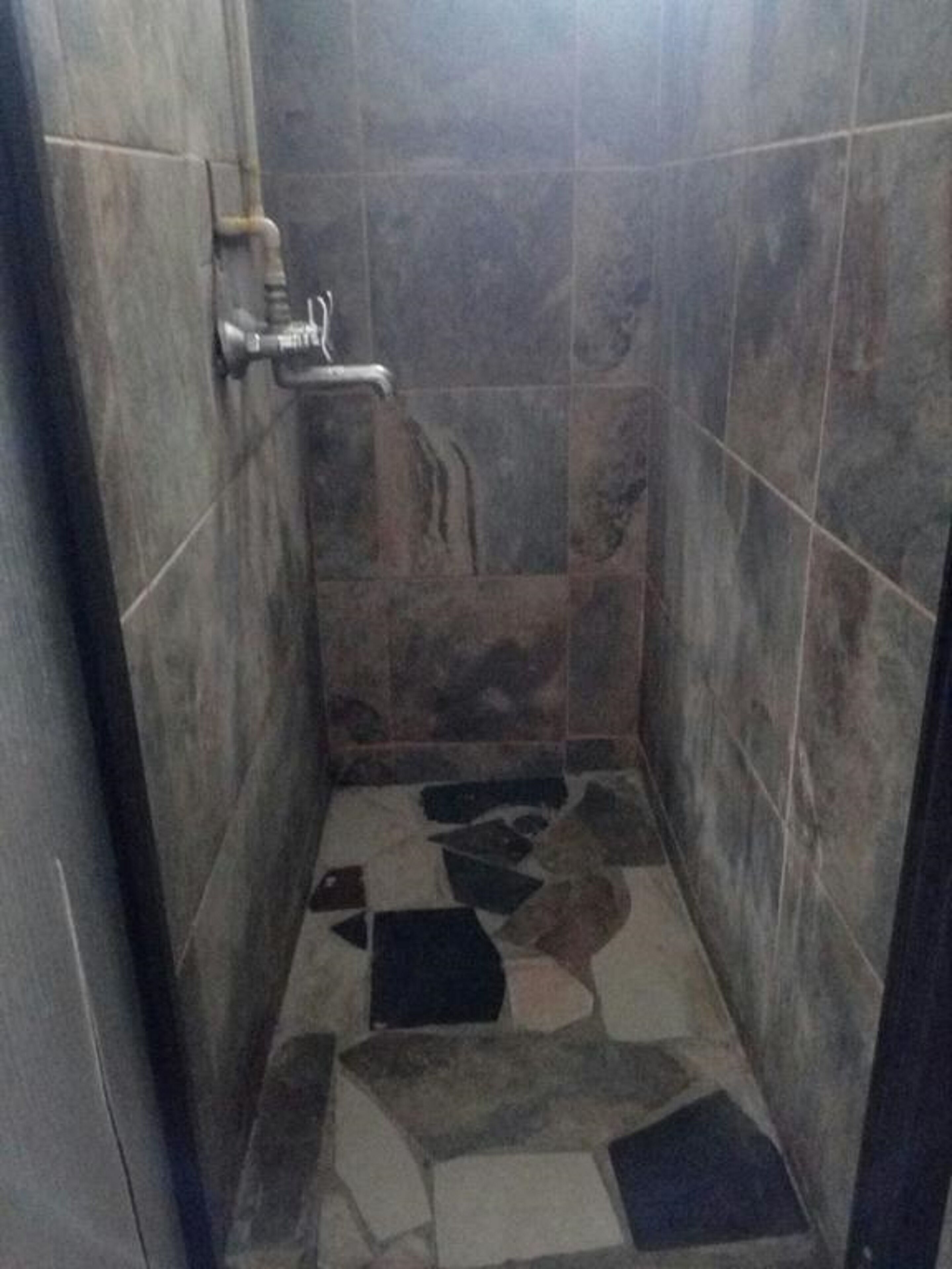 الدش داخل الحمام