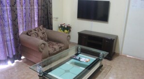 Deluxe Apartment, 2 Bedrooms | Living room