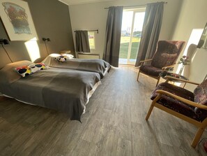 Basic Double Room | Free WiFi, bed sheets - Sømna Kro & Gjestegård (Somna)