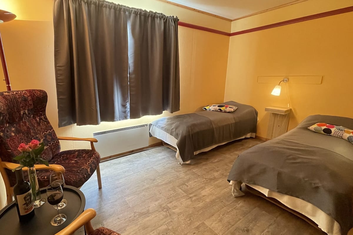 Habitación económica con 1 cama matrimonial o 2 individuales | Wifi gratis y ropa de cama
