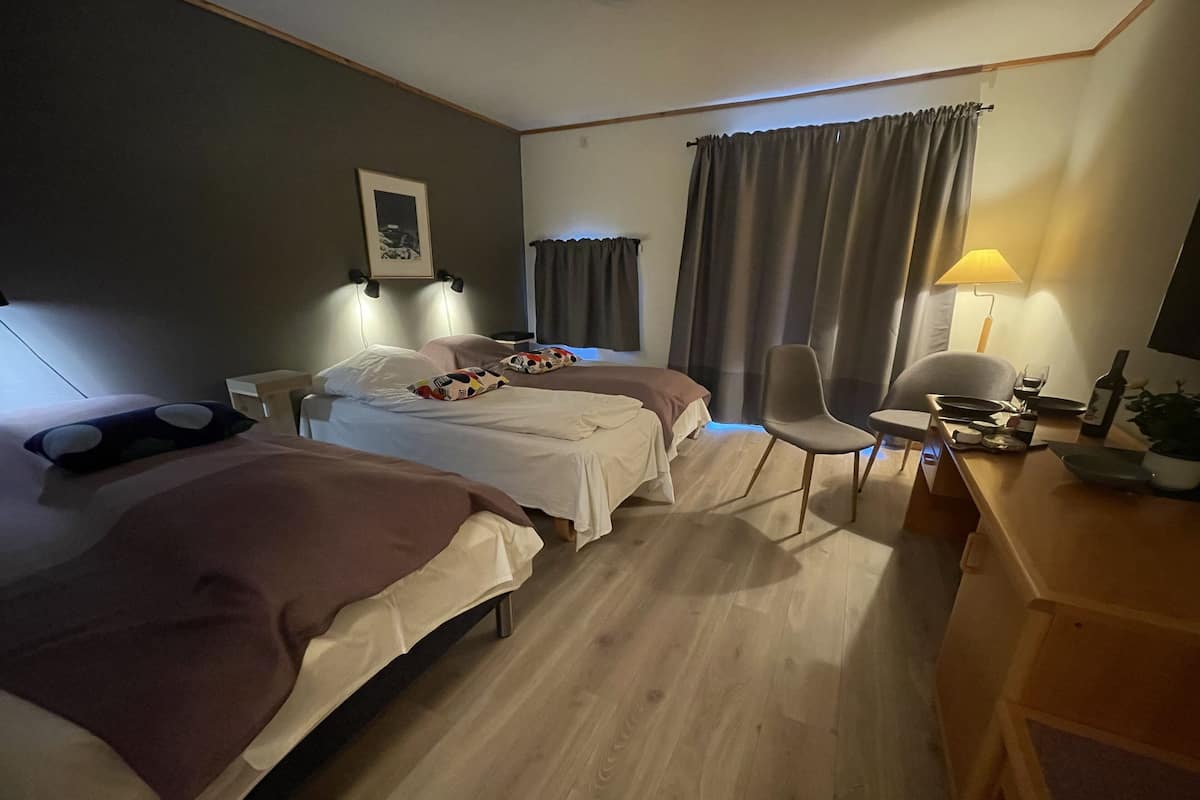 Habitación triple básica | Wifi gratis y ropa de cama