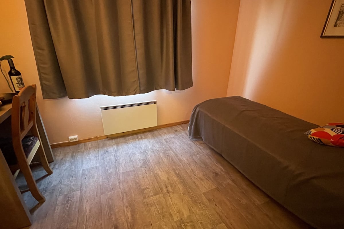 Habitación individual básica | Wifi gratis y ropa de cama