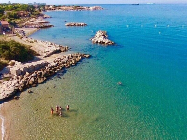 On the beach - Waterfront vacation home  (Port-de-Bouc)
