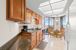 Fridge, microwave, oven, stovetop - Gorgeous updated condo, 24 hour secured building + Free Attraction Tickets! (Myrtle Beach)