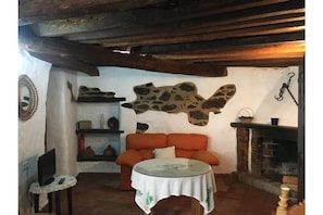 Una Smart TV, una chimenea