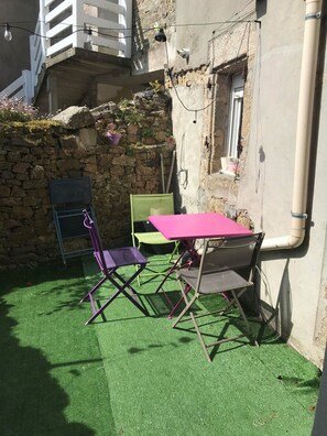 Outdoor dining - Atypical Breton house from the 1700s in the town center (Gouesnou)