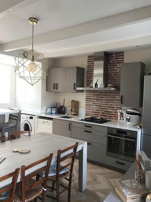 Private kitchen - Atypical Breton house from the 1700s in the town center (Gouesnou)