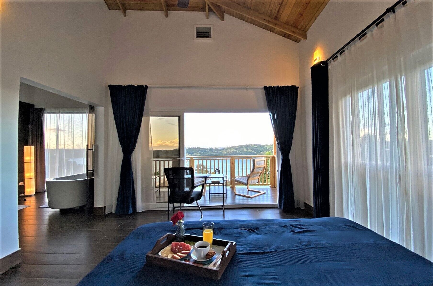 5 makuuhuonetta, työpöytä, silitysrauta/-lauta, Wi-Fi