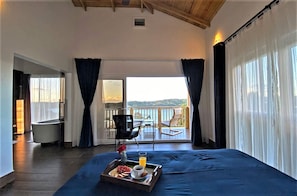 5 bedrooms, desk, iron/ironing board, WiFi