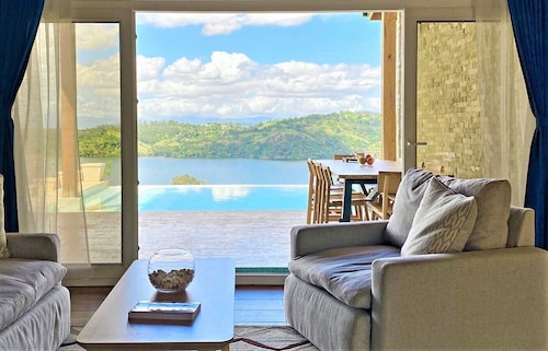 ✔️PRIVATE INFINITY POOL & MILLION DOLLAR LAKE VIEW